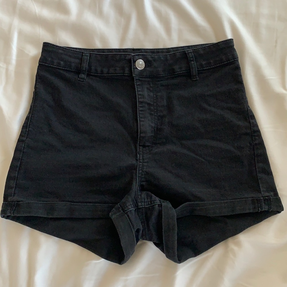 black h&m shorts high waisted